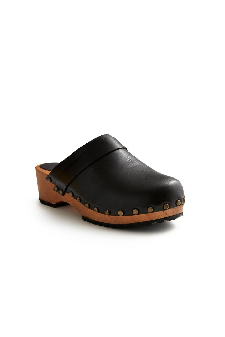 low heel classic clogs in black Clogs lisa b.