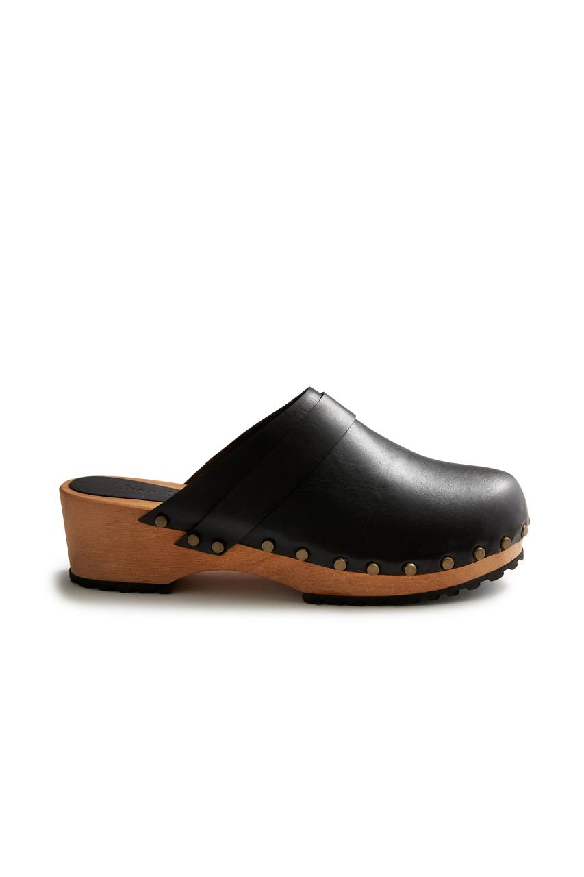 low heel classic clogs in black Clogs lisa b.