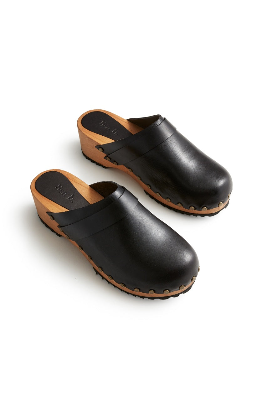 low heel classic clogs in black Clogs lisa b.