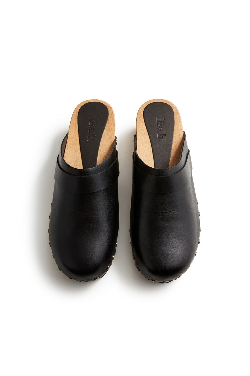 low heel classic clogs in black Clogs lisa b.