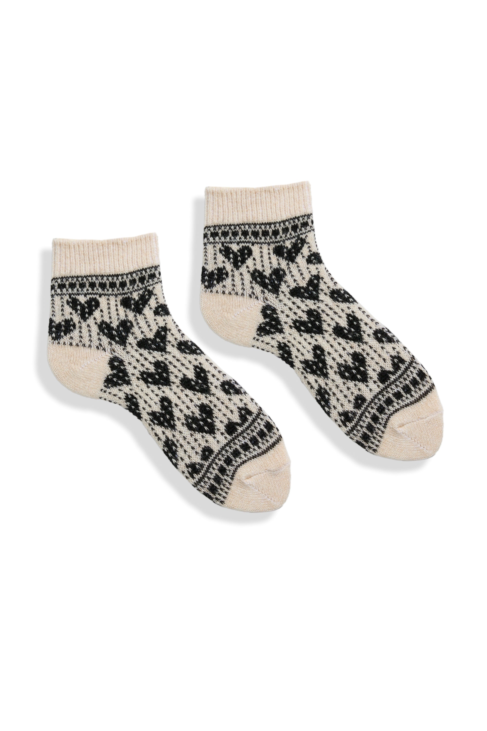 lisa b. wool cashmere women socks | hearts quarter-crew in créme
