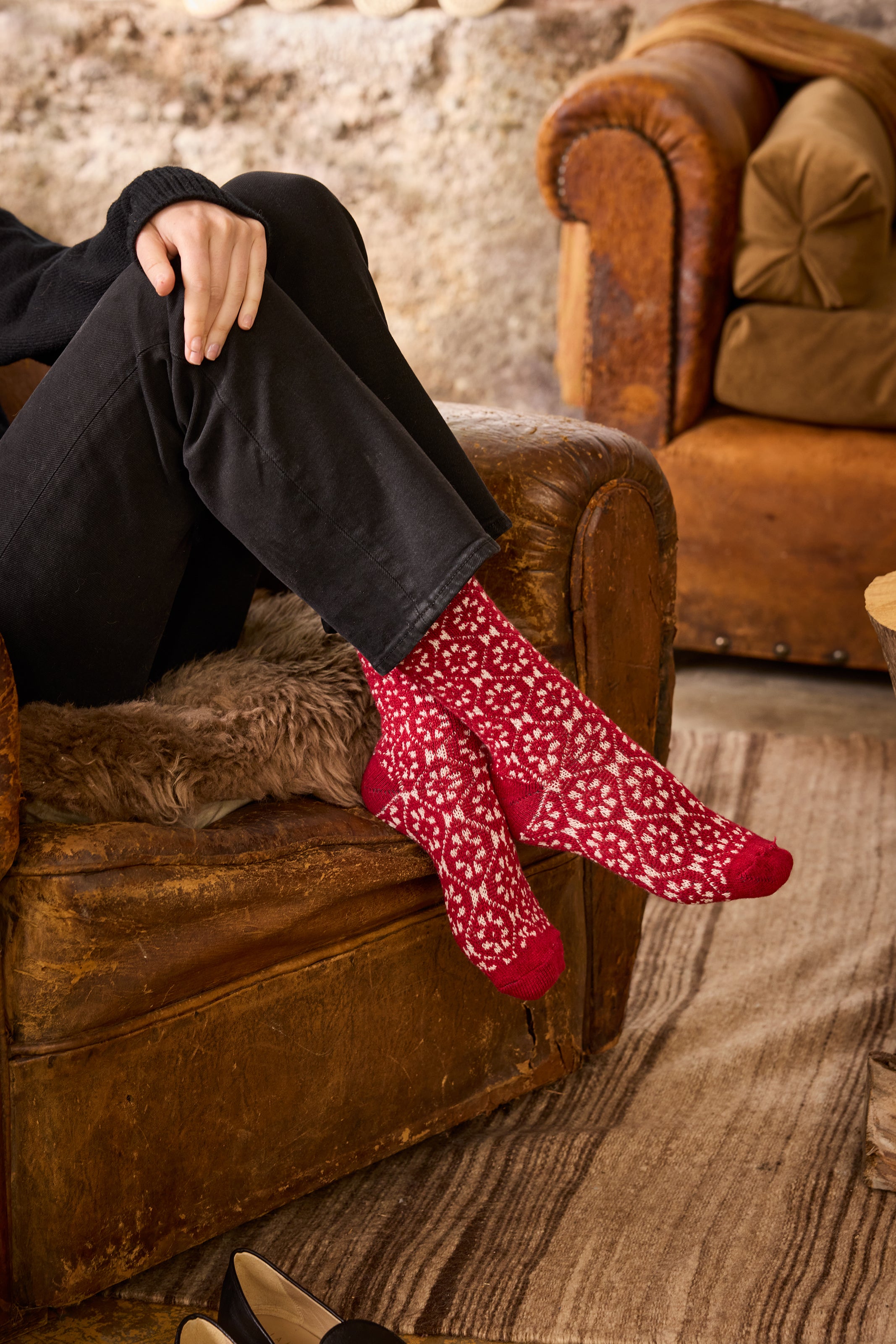 lisa b. wool cashmere women socks | aster flower crew in red