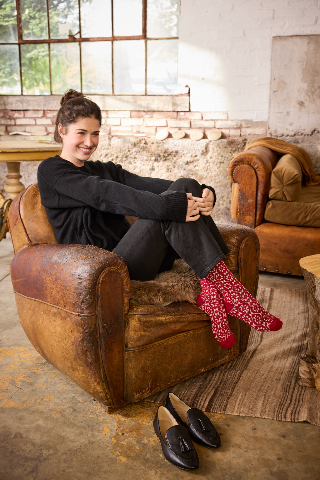 lisa b. wool cashmere women socks | aster flower crew in red