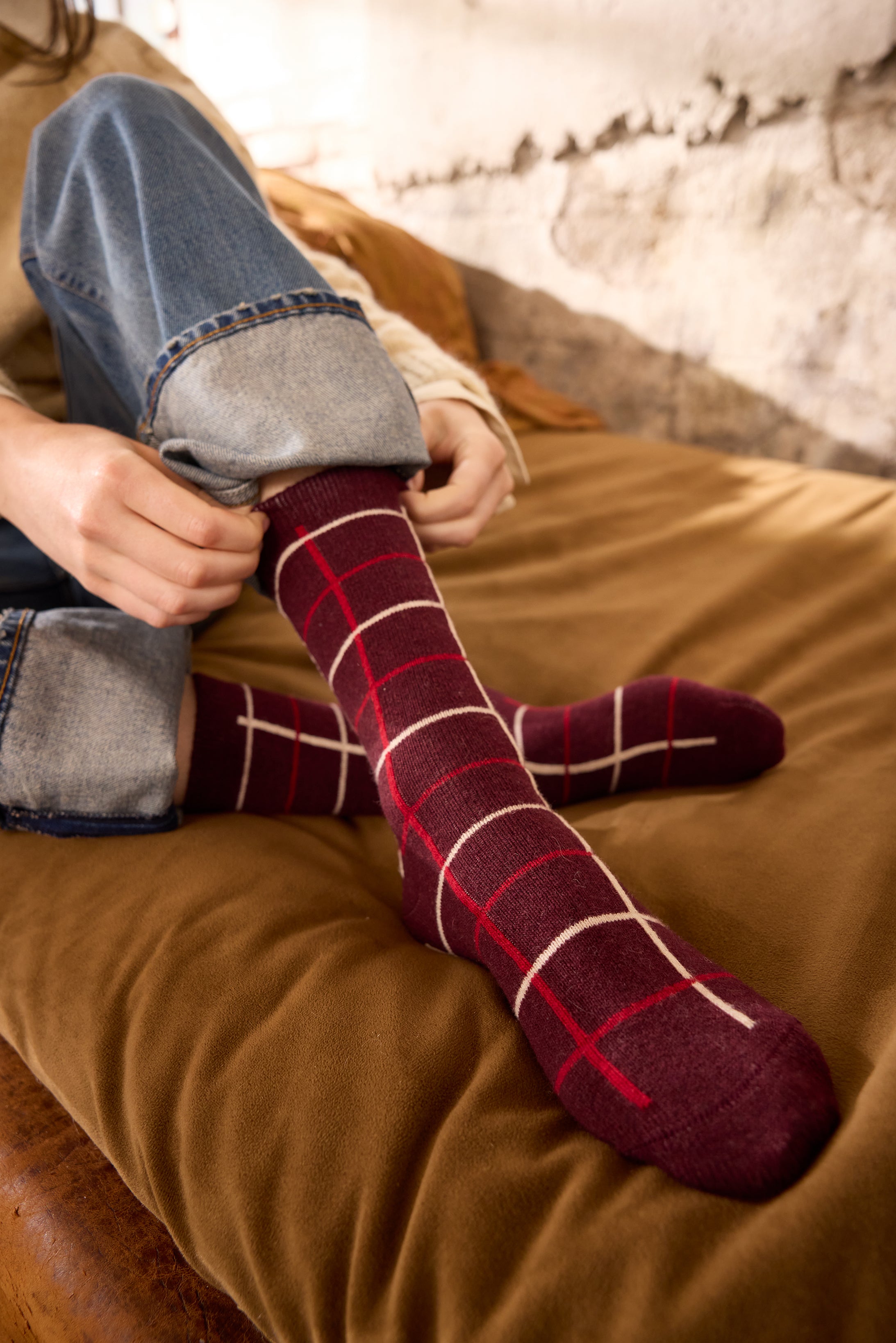 lisa b. wool cashmere women socks | windowpane crew in burgundy