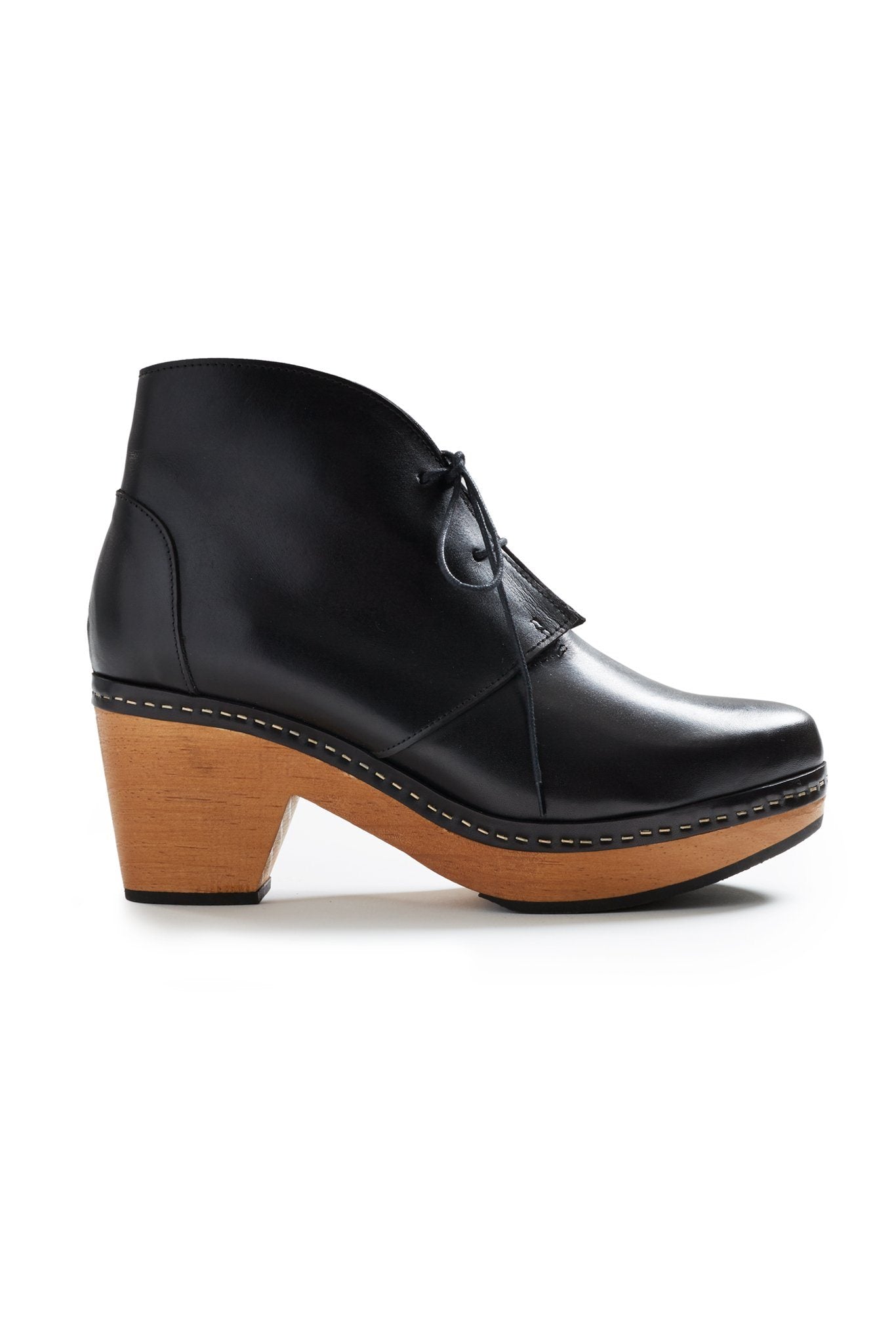 smooth toe leather bootie clogs in black Clogs lisa b. black 36 (US 5.5-6)