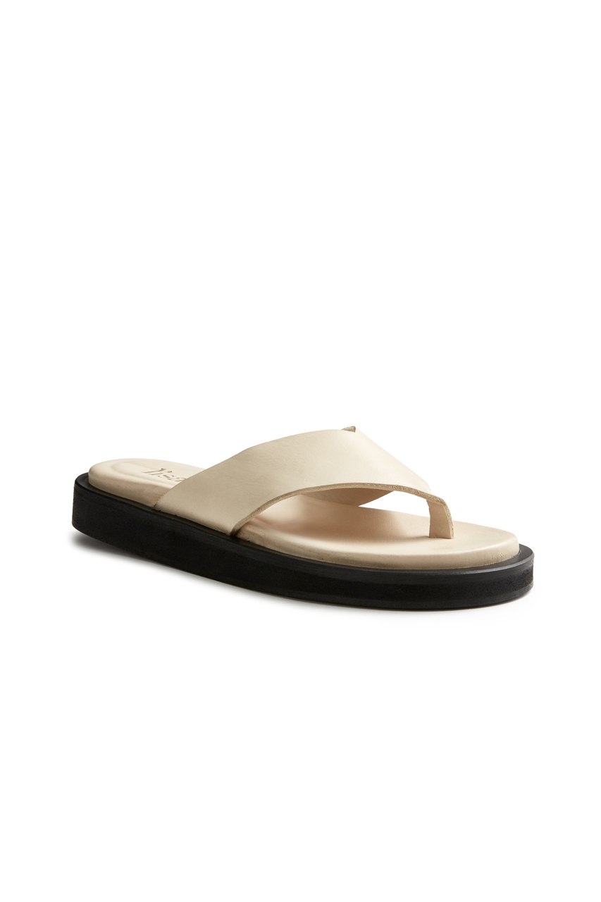 leather thong in créme Thongs lisa b. 