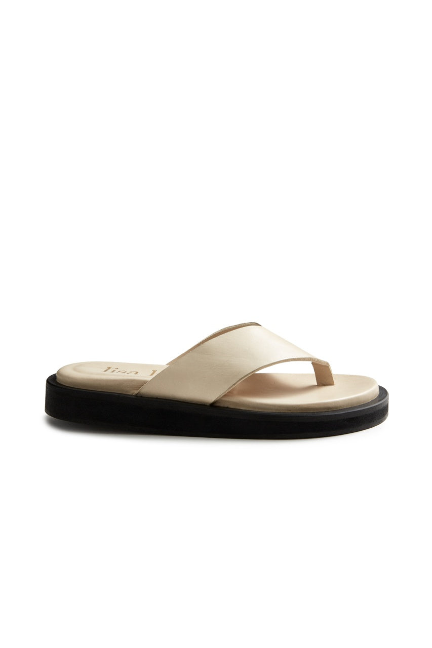 leather thong in créme Thongs lisa b. 
