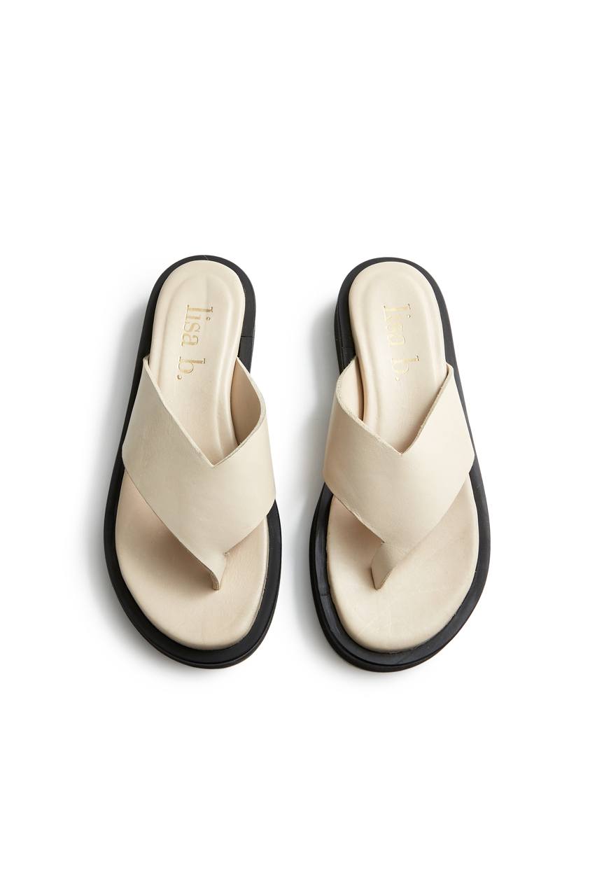 leather thong in créme Thongs lisa b. 
