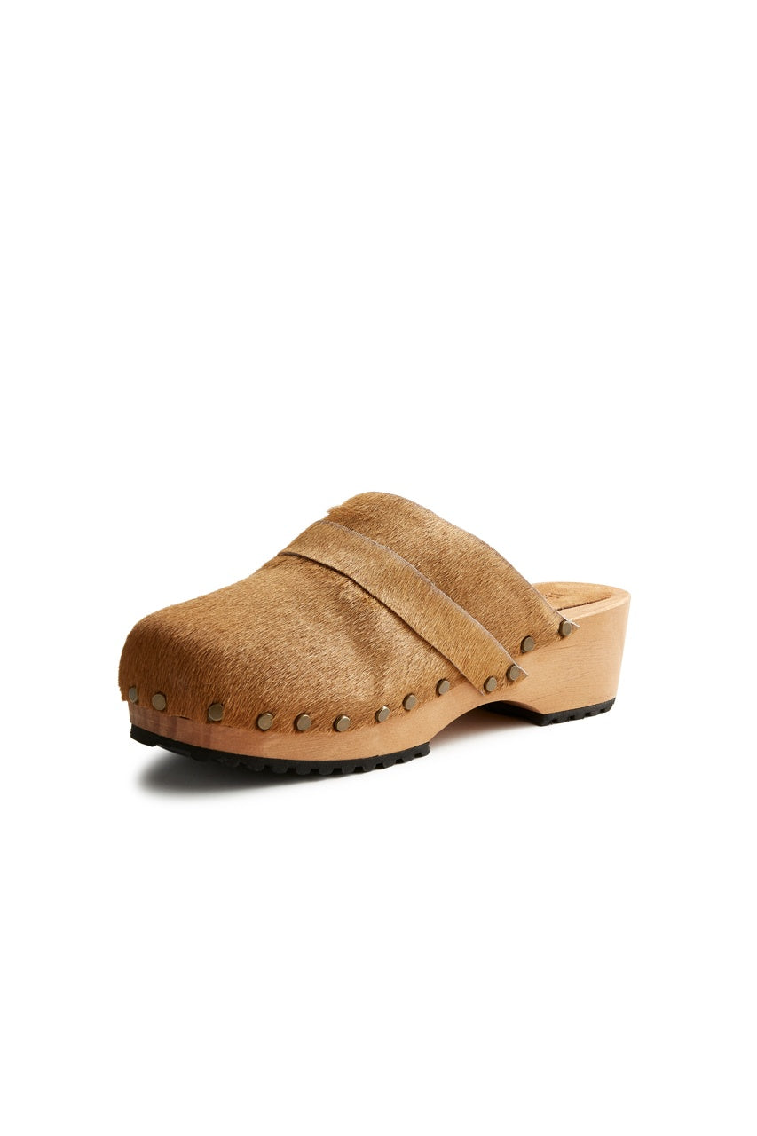 low heel classic clogs in camel cow hair Clogs lisa b. 