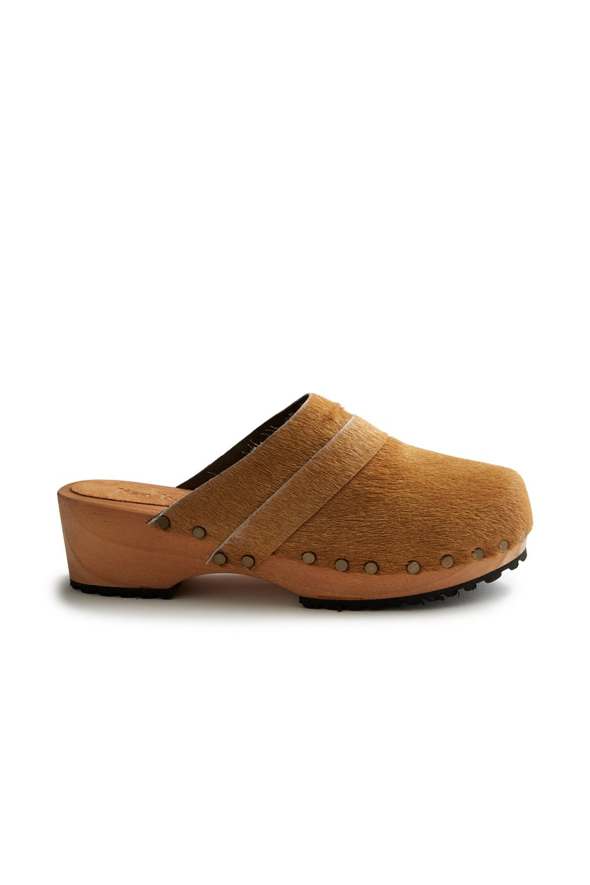 low heel classic clogs in camel cow hair Clogs lisa b. 