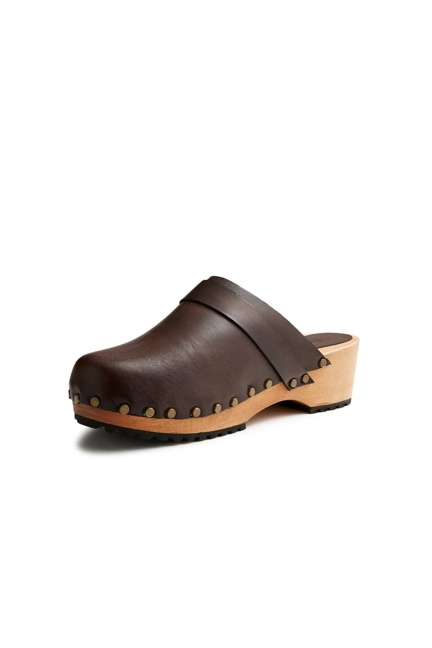 low heel classic clogs in dark brown Clogs lisa b. 