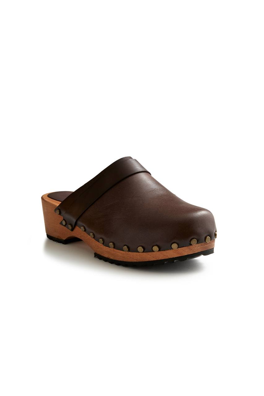 low heel classic clogs in dark brown Clogs lisa b. 