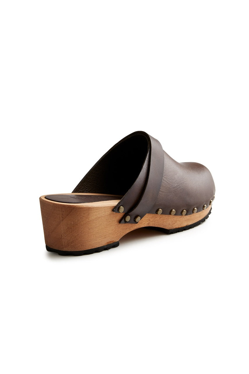 low heel classic clogs in dark brown Clogs lisa b. 