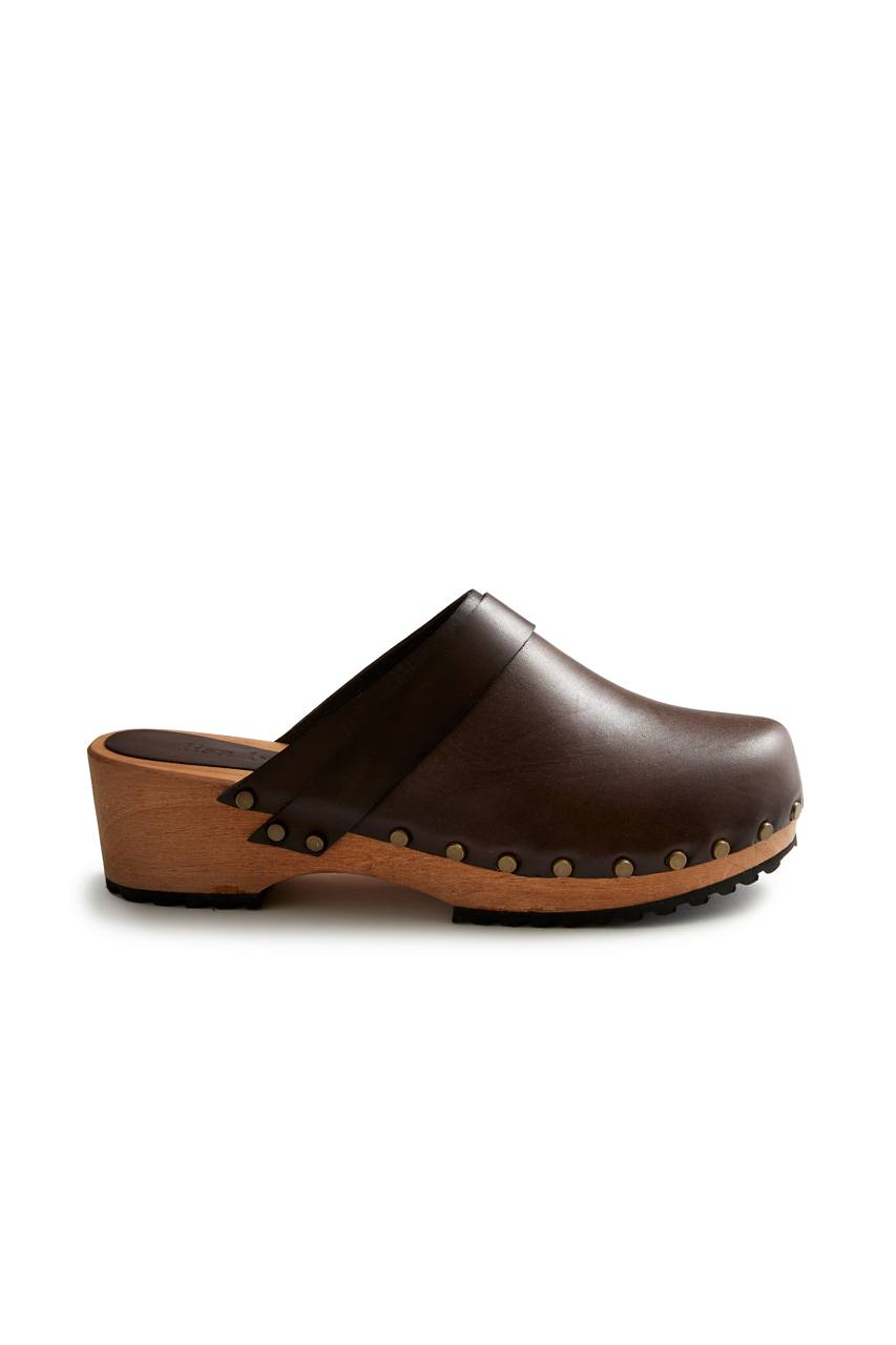low heel classic clogs in dark brown Clogs lisa b. 